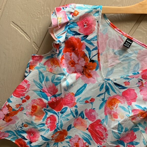 SHEIN Top - Picture 5 of 10